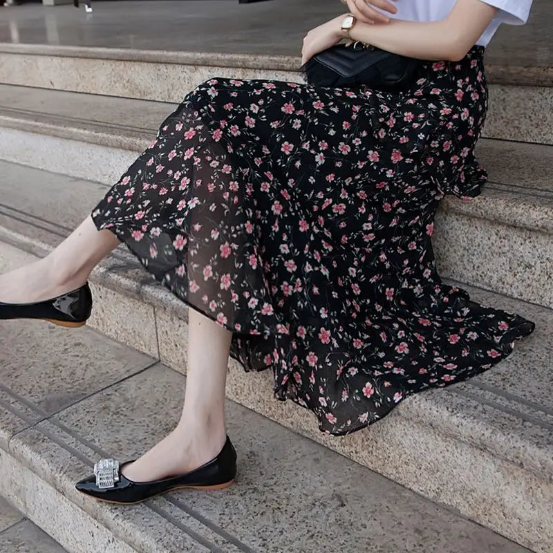 Zyrana Vintage Floral Midi Skirt