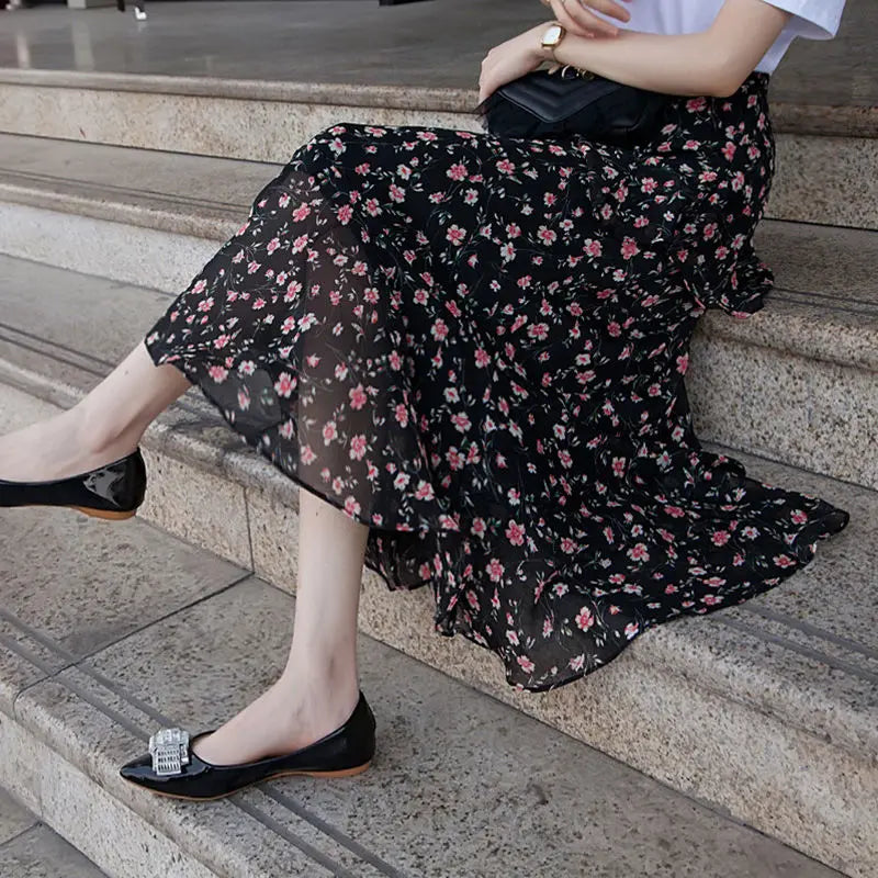Zyrana Vintage Floral Midi Skirt