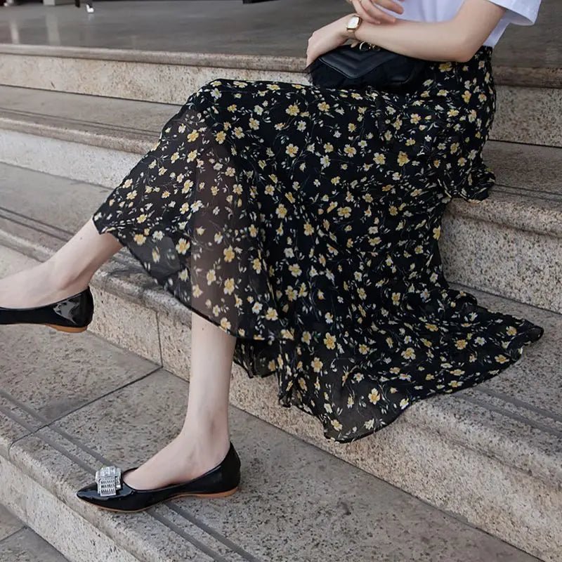 Zyrana Vintage Floral Midi Skirt
