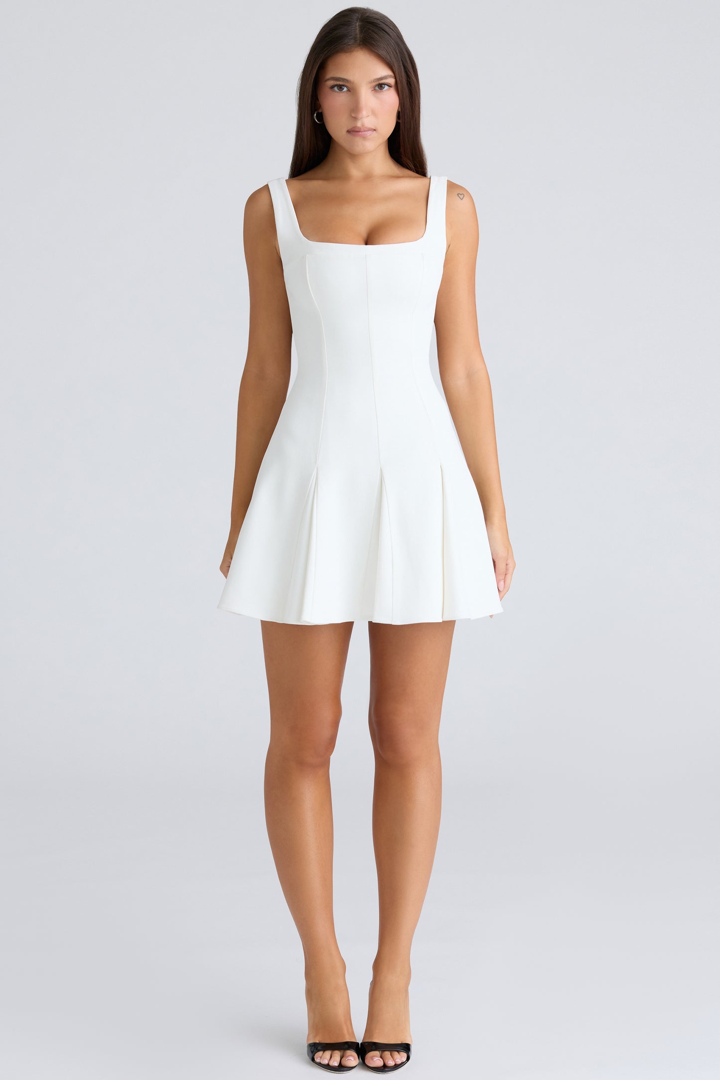 Vestido Mini Amelie Marfim Vintage Elástico Evasê Elegante Ajuste Perfeito
