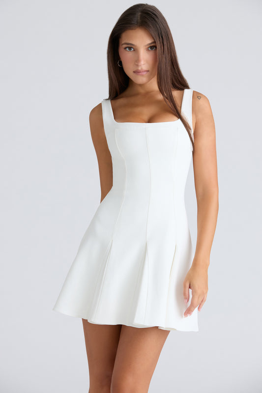 Vestido Mini Amelie Marfim Vintage Elástico Evasê Elegante Ajuste Perfeito