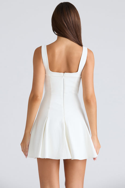 Vestido Mini Amelie Marfim Vintage Elástico Evasê Elegante Ajuste Perfeito